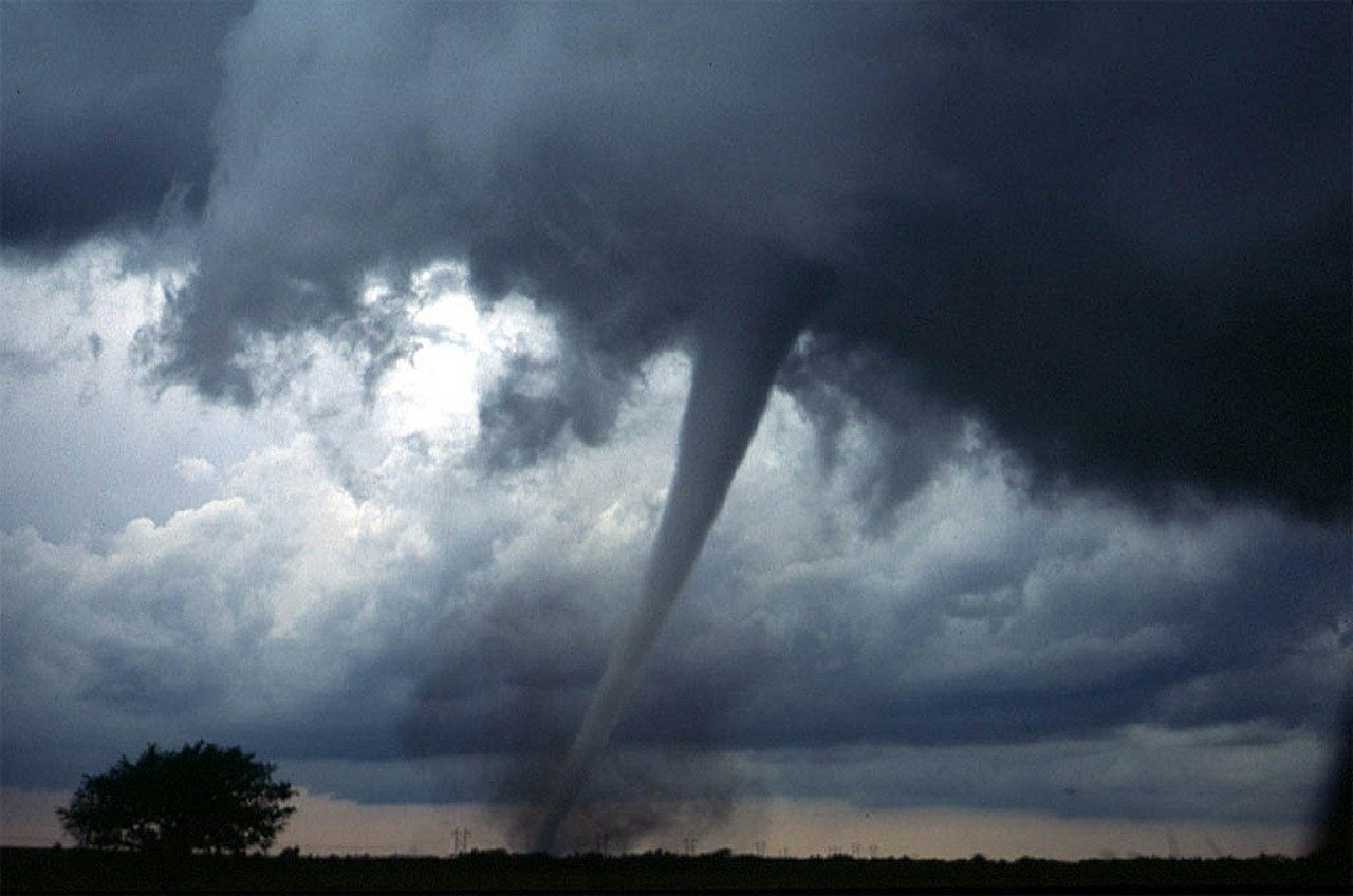 https-::pixabay.com:en:tornado-funnel-twister-funnel-cloud-572504:tornado-572504_1280