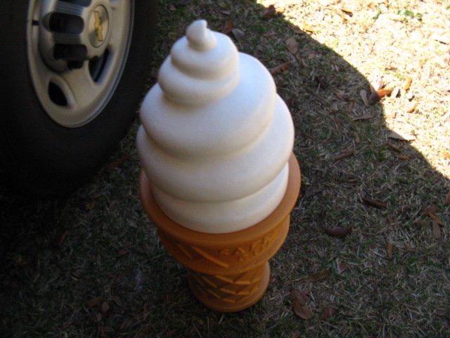 Vanilla soft serve cone