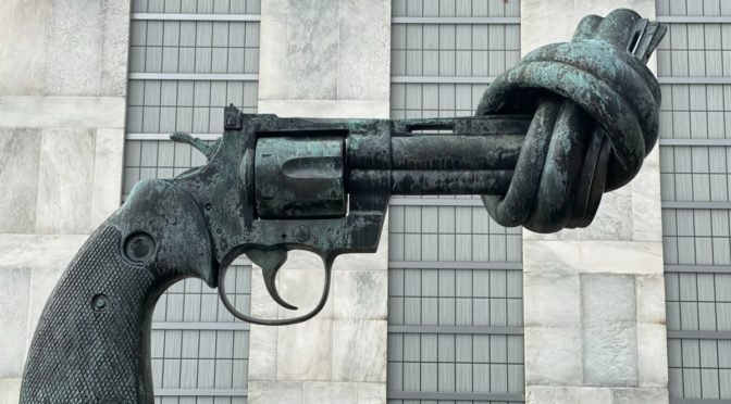 Photo of large sculpture of gun with barrel tied in knot
